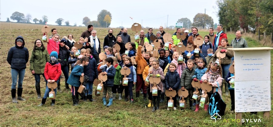 Participation d'une école à la plantation